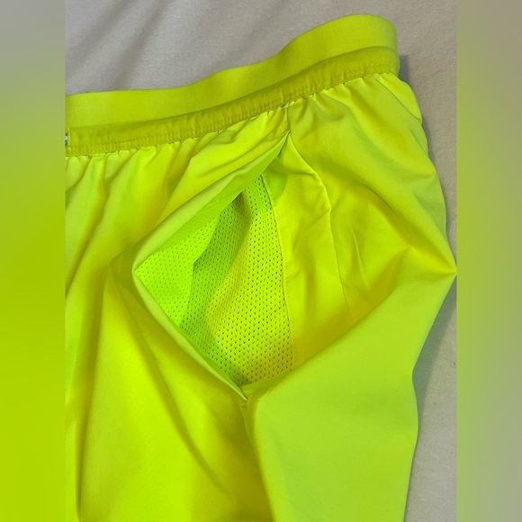Nike Dri-Fit Women’s Fluorescent Yellow Running Shorts with Pockets Size Medium - Picture 5 of 16